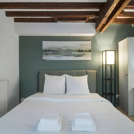 Superb Duplex Located On Rue Mouffetard * Parigi