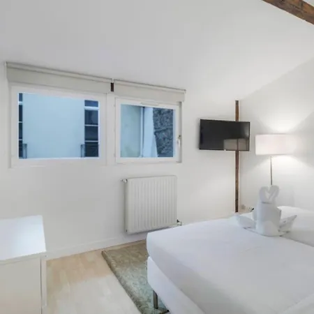 Superb Duplex Located On Rue Mouffetard Appartamento