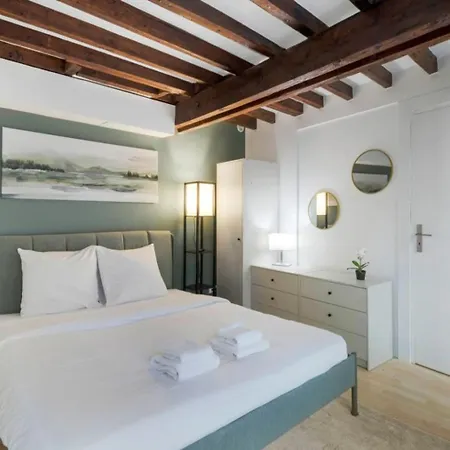 Superb Duplex Located On Rue Mouffetard Parigi